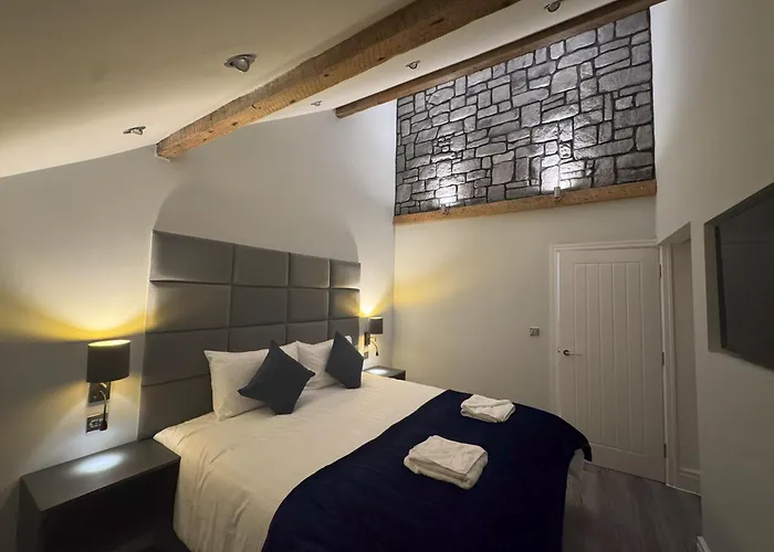 Edward Place Luxury Hot Tub Apartments