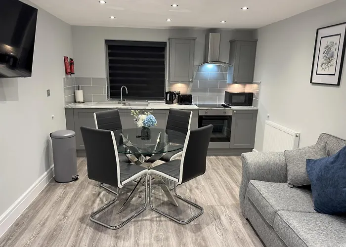 Edward Place Luxury Hot Tub Apartments
