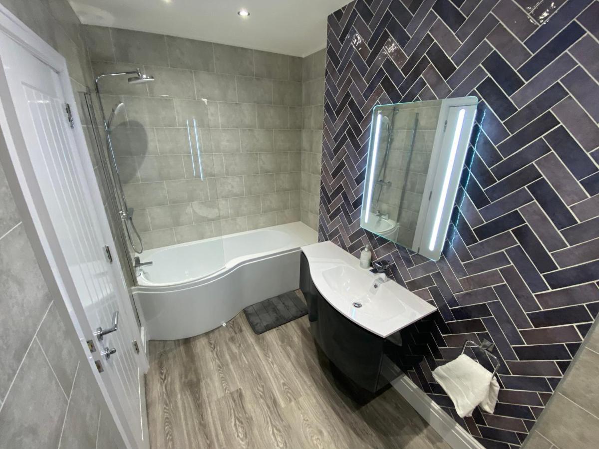 Edward Place Luxury Hot Tub Апартаменты Блэкпул