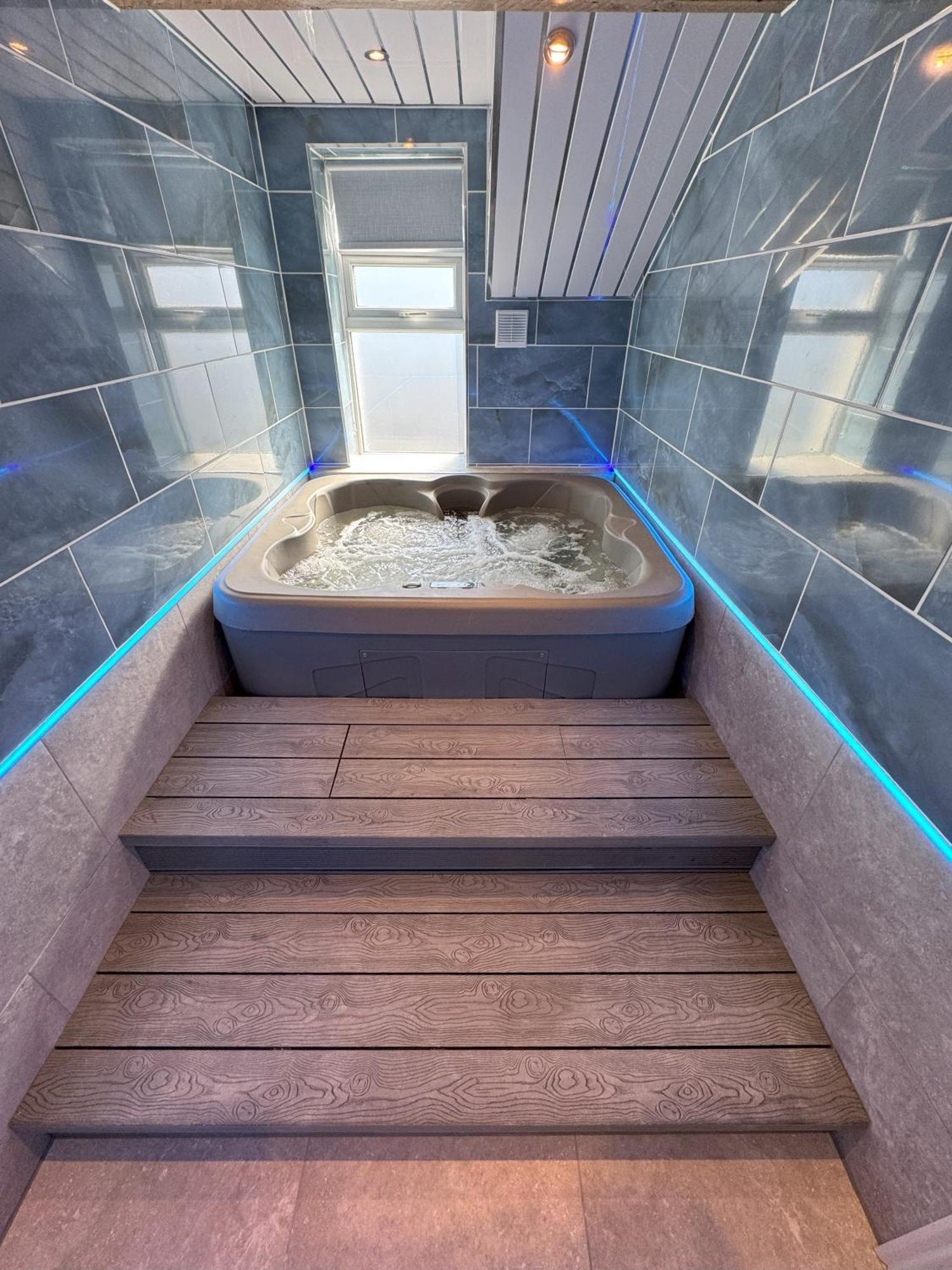 Edward Place Luxury Hot Tub * Блэкпул