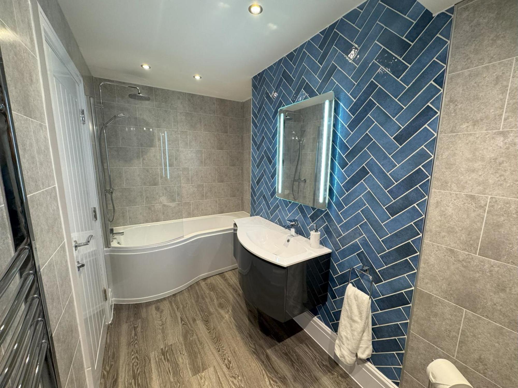 Edward Place Luxury Hot Tub Блэкпул